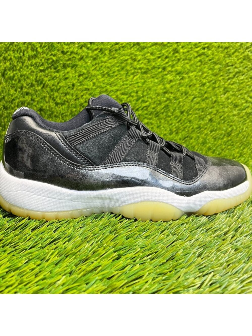 Nike Air Jordan 11 Retro Boys Size 5.5Y Black White Basketball Shoes Sneakers